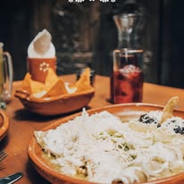 Platillos tradicionales en mesa